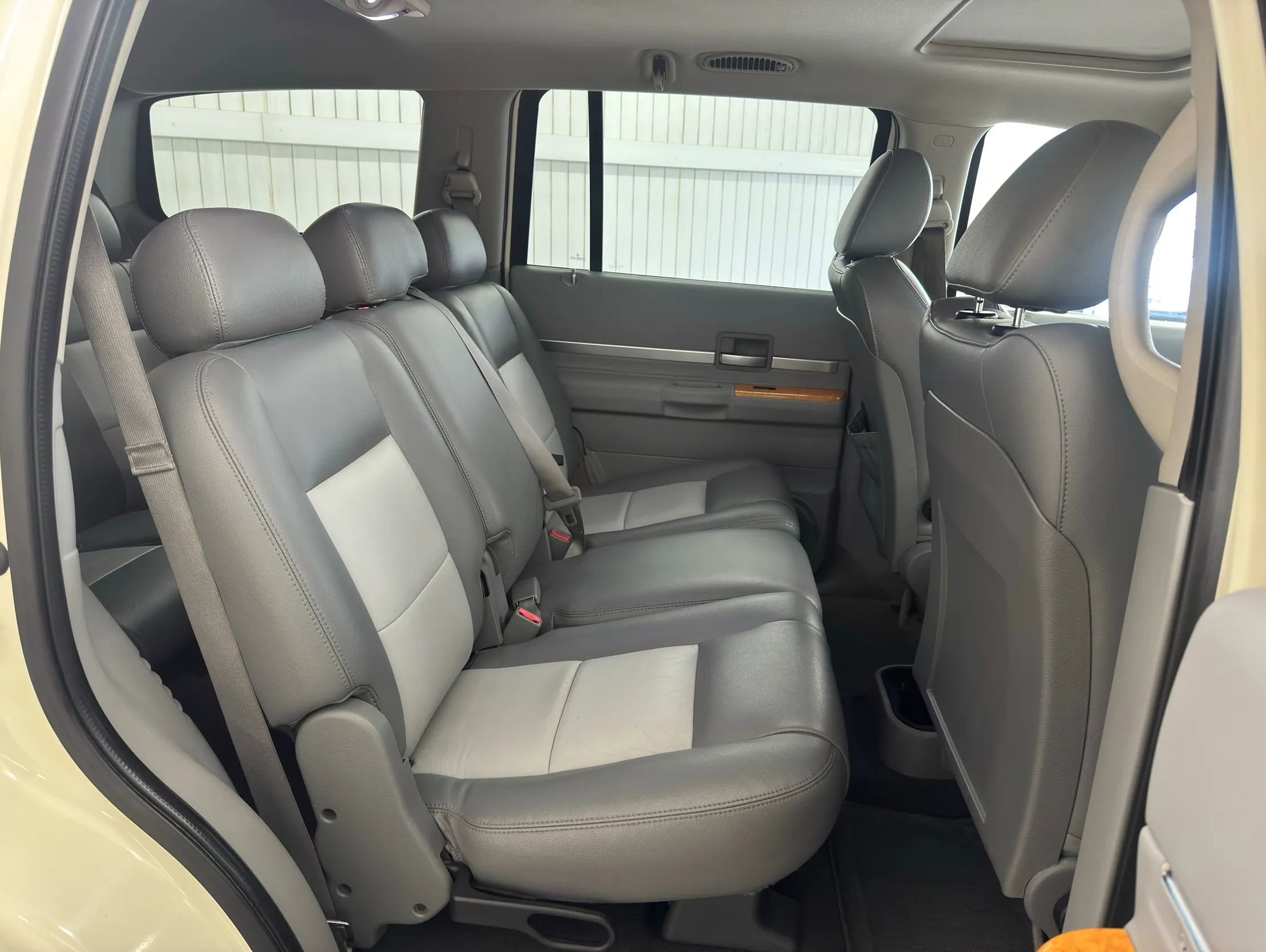 Used 2007 Chrysler Aspen Limited image 11