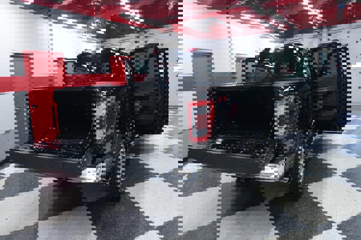 Used 2023 Ford F150 Lariat w/ FX4 Off-Road Package image 30