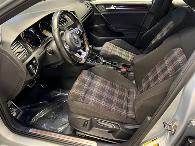 Used 2017 Volkswagen Golf S image 6