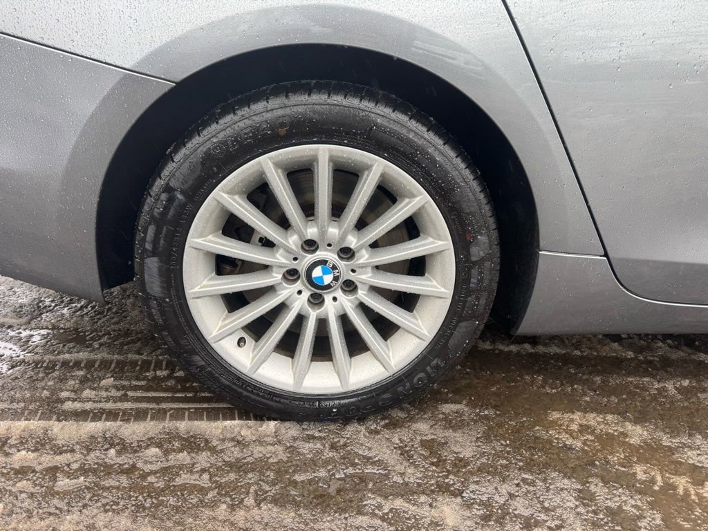 Used 2011 BMW 550i Gran Turismo xDrive image 16