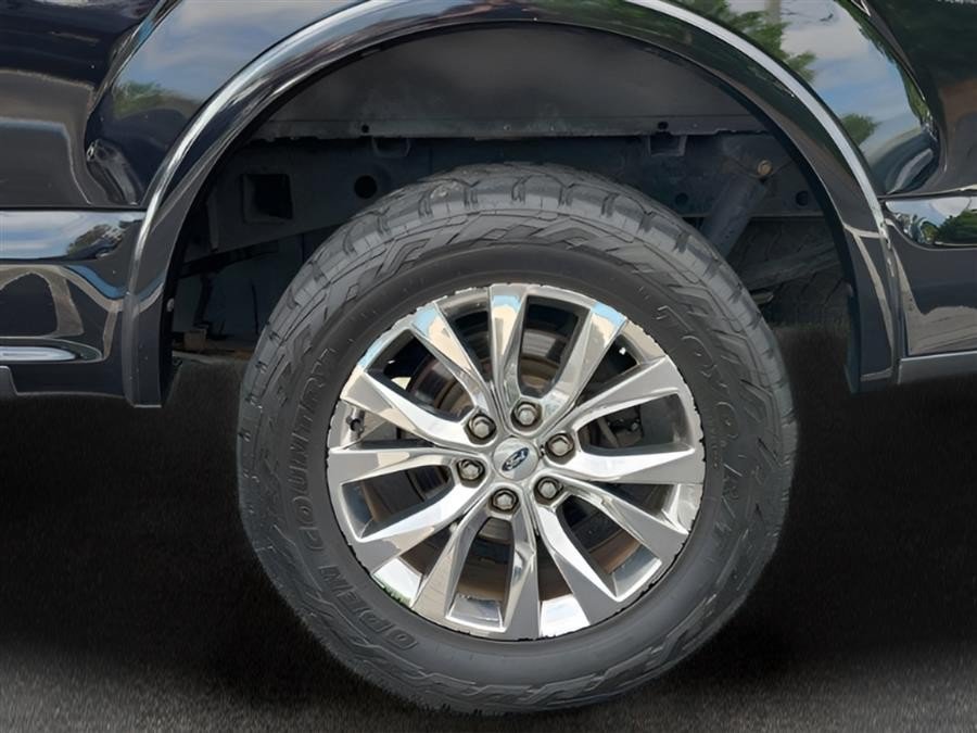 Used 2017 Ford F150 Lariat w/ Equipment Group 502A Luxury AWD/4WD image 32