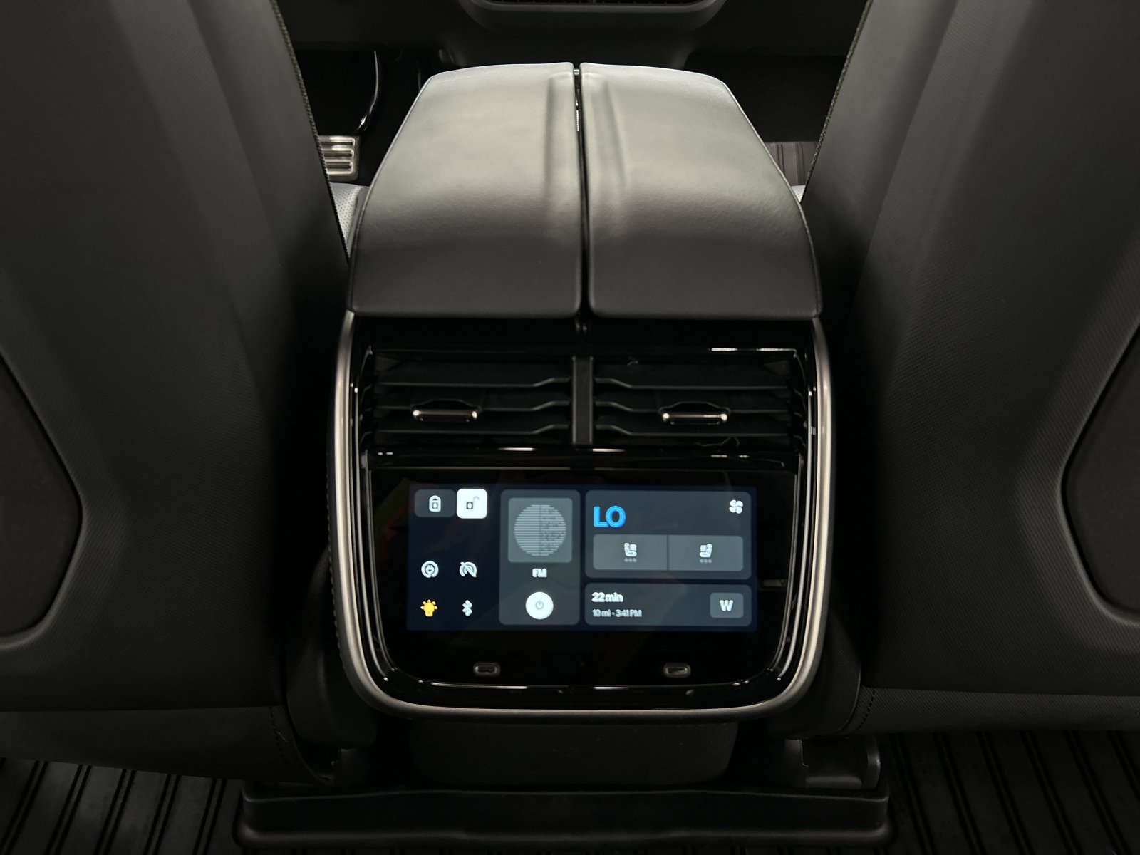 Used 2024 Rivian R1S Adventure AWD/4WD image 30