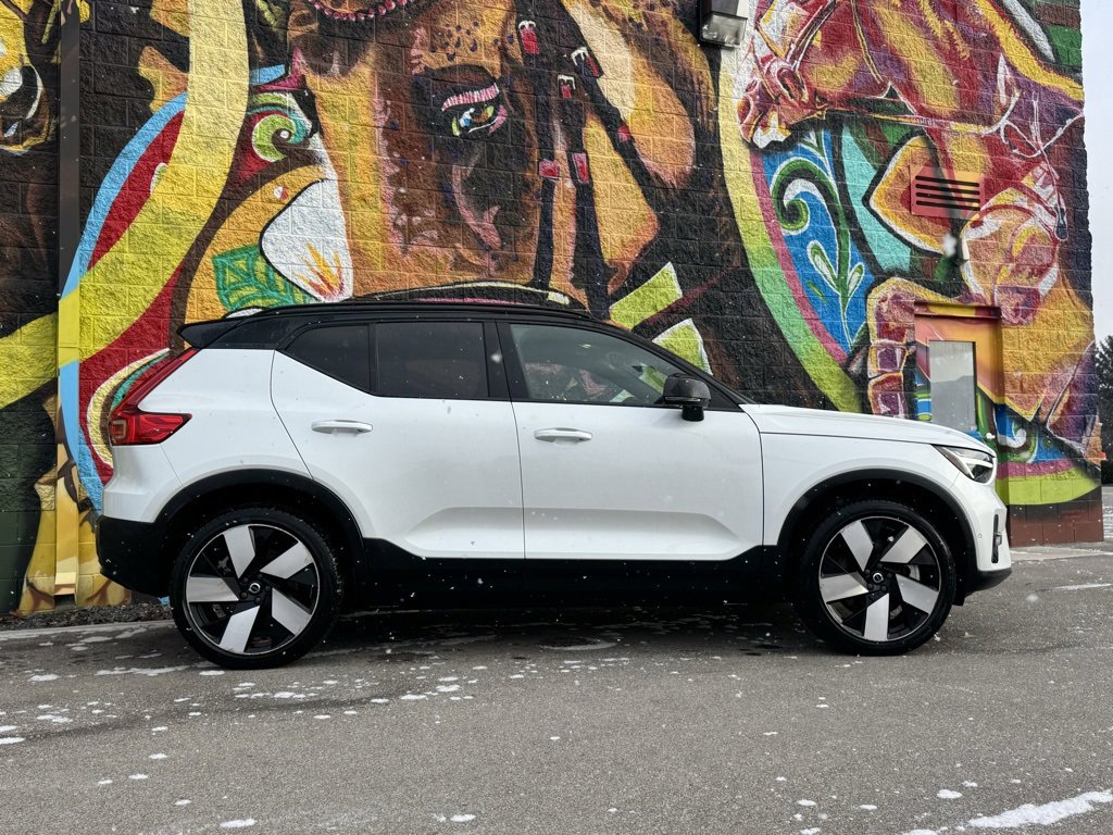 Used 2023 Volvo XC40 Recharge Ultimate image 11