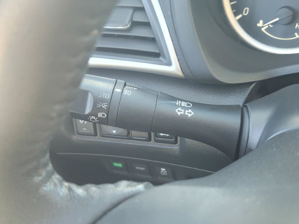 Used 2016 Nissan Sentra SR w/ SR Premium Package FWD image 22