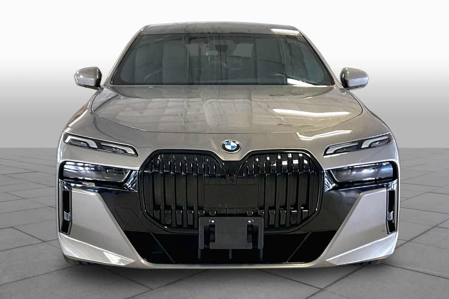 Certified 2023 BMW 740i RWD image 3