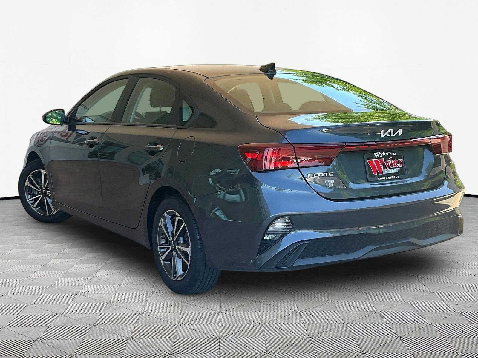 Used 2023 Kia Forte LXS FWD image 4