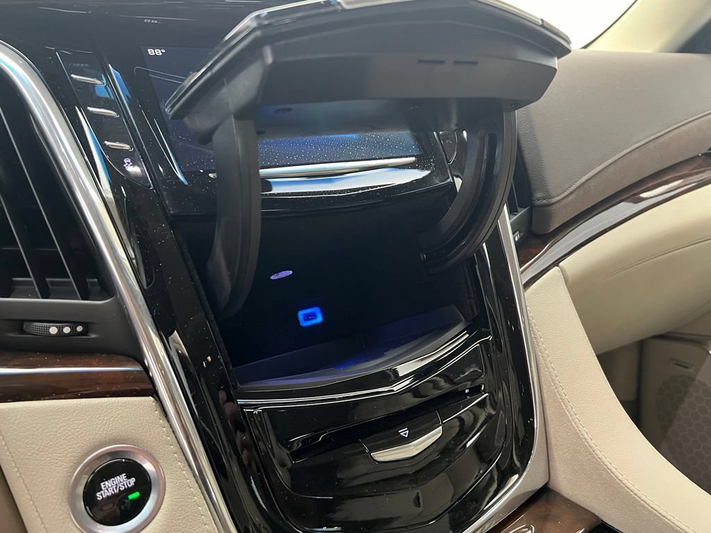 Used 2017 Cadillac Escalade Luxury AWD/4WD image 15