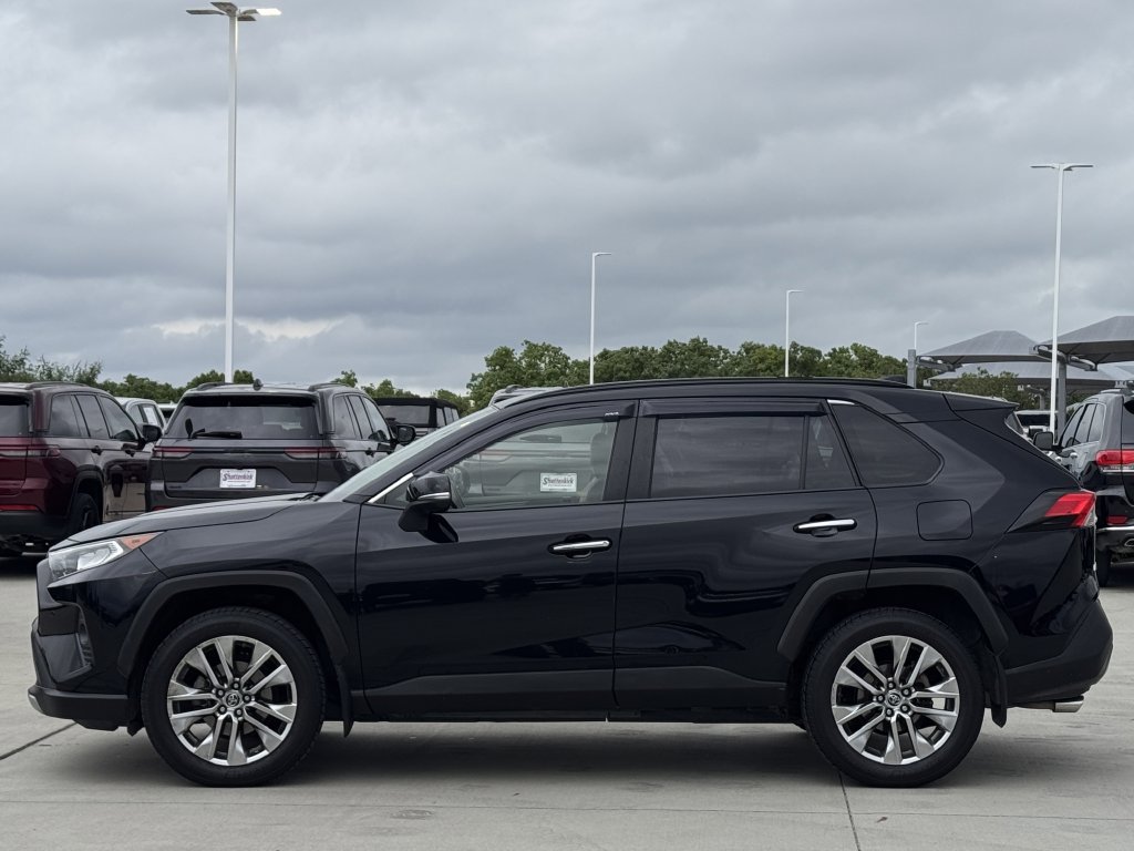 Used 2019 Toyota RAV4 Limited w/ Advanced Technology Package AWD/4WD image 3