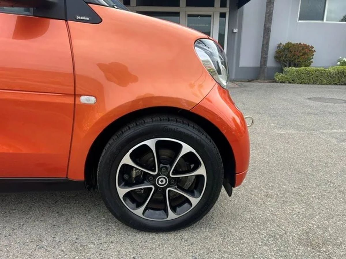Used 2016 smart fortwo pure RWD image 26