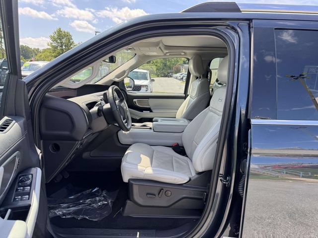 Certified 2025 Ford Expedition Platinum w/ Driver's Package AWD/4WD image 18