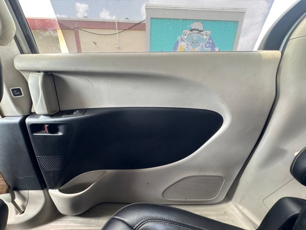Used 2020 Chrysler Voyager Lxi FWD image 10