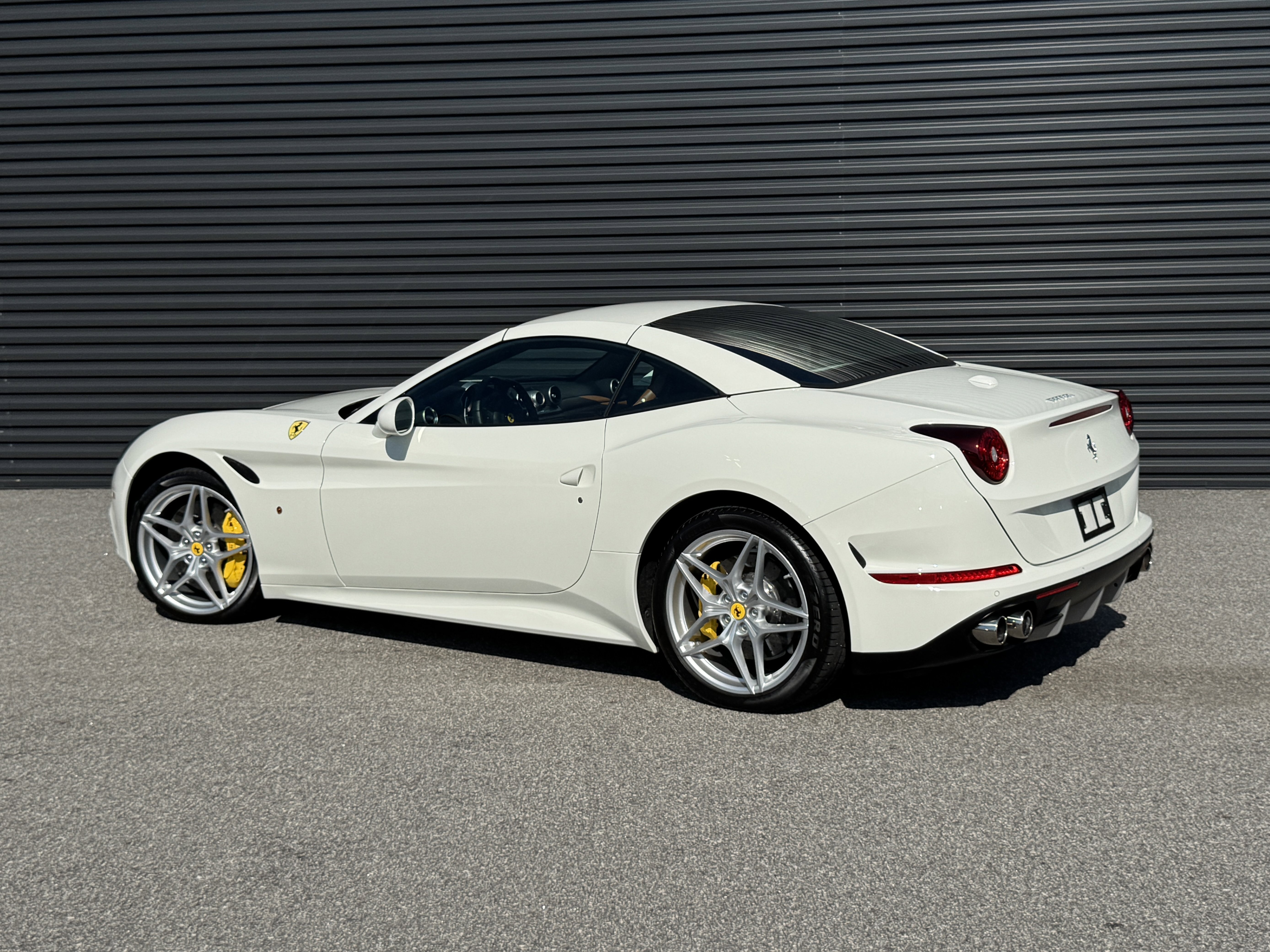 Used 2017 Ferrari California T image 3