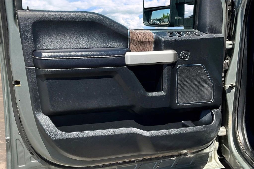 Used 2019 Ford F350 Lariat w/ Chrome Package AWD/4WD image 23