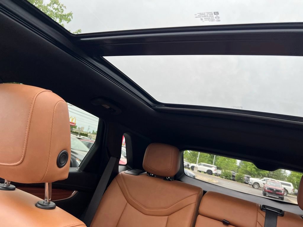 Used 2022 Cadillac XT5 Premium Luxury w/ LPO, Floor Liner Package AWD/4WD image 33