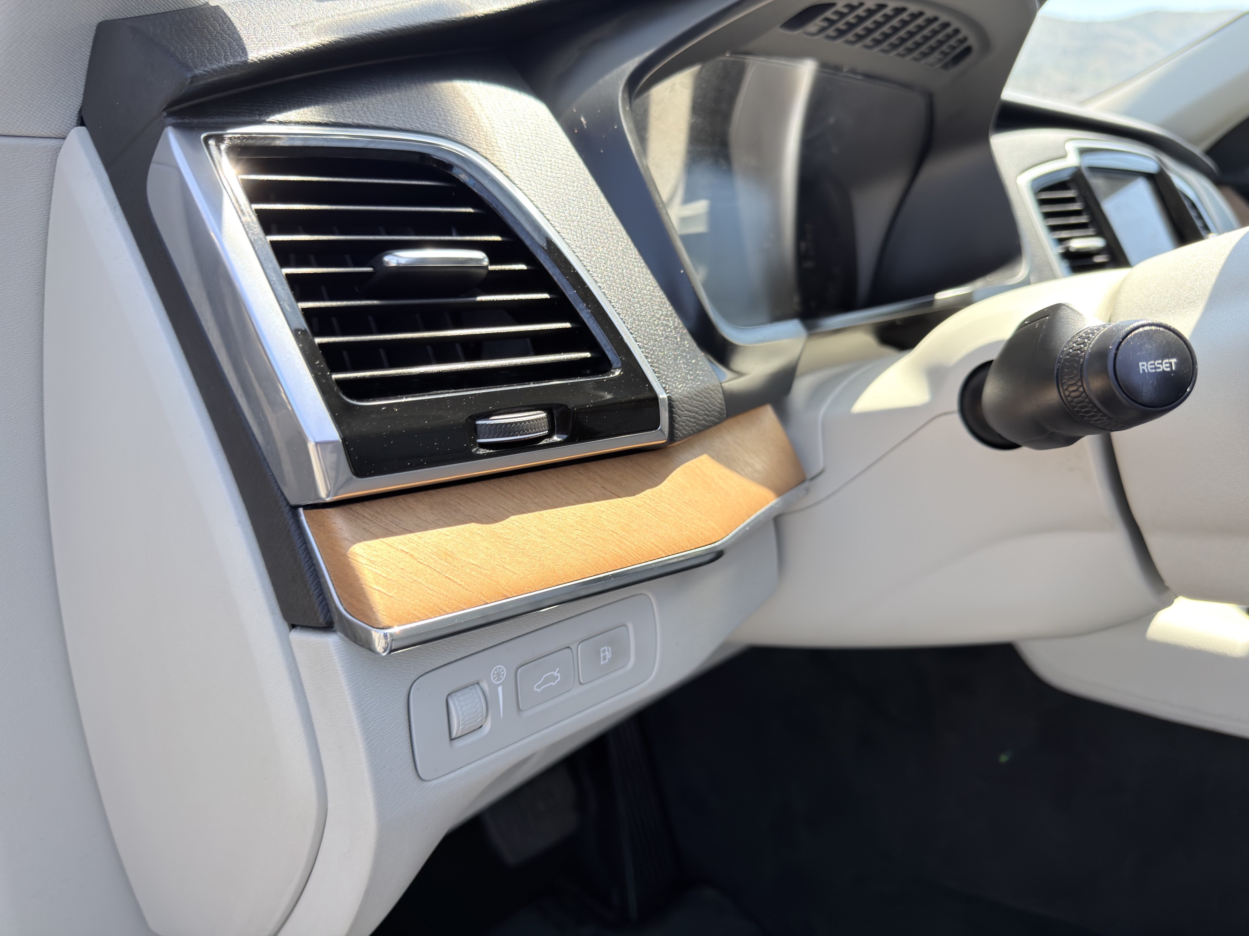 Used 2021 Volvo XC90 T8 Inscription Expression w/ Advanced Package AWD/4WD image 26
