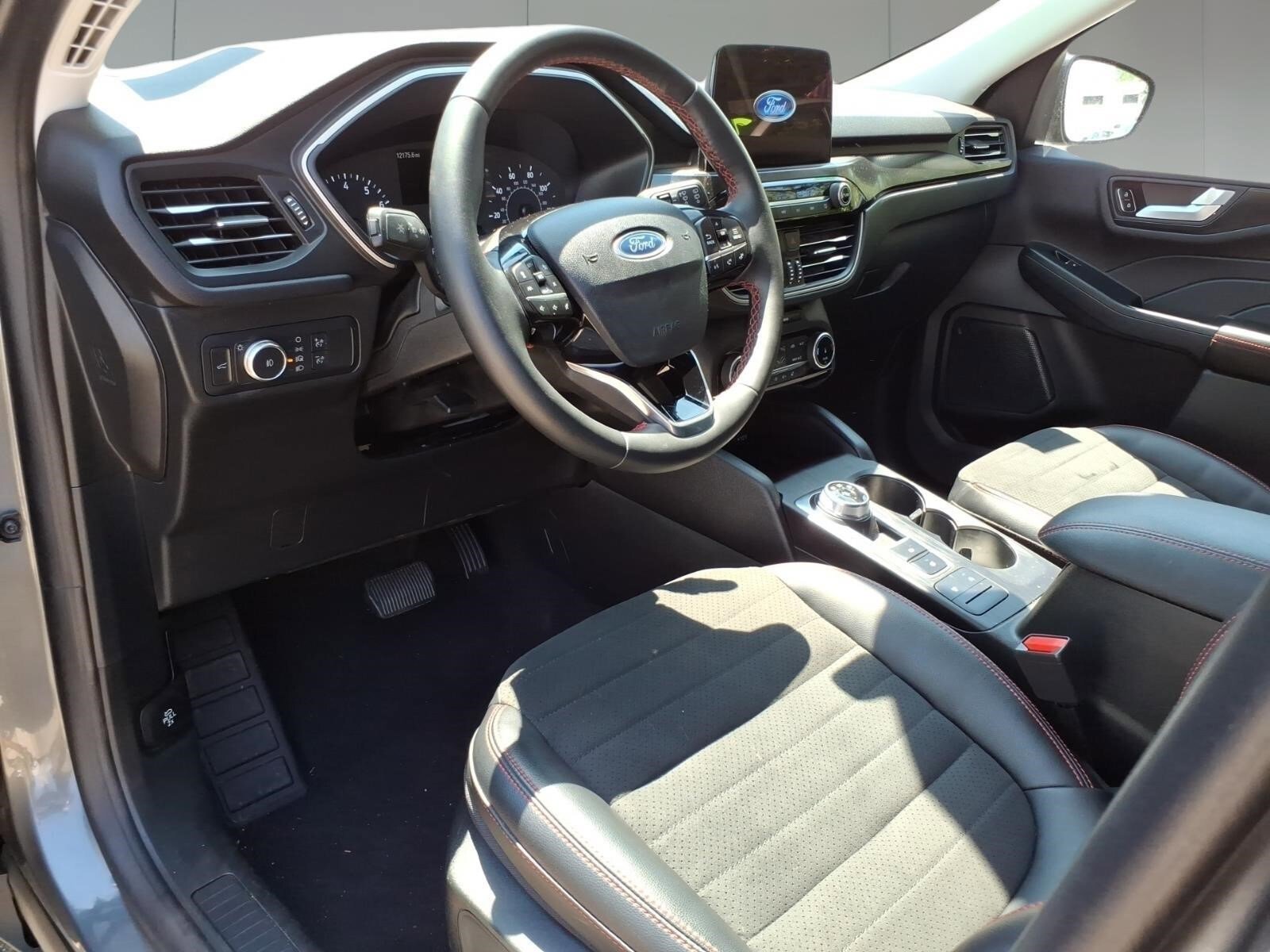 Used 2022 Ford Escape SEL w/ SEL Stealth AWD Package image 9