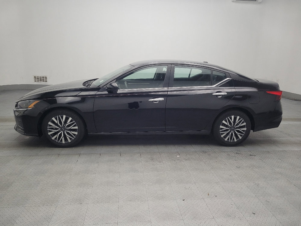 Used 2023 Nissan Altima 2.5 SV image 2