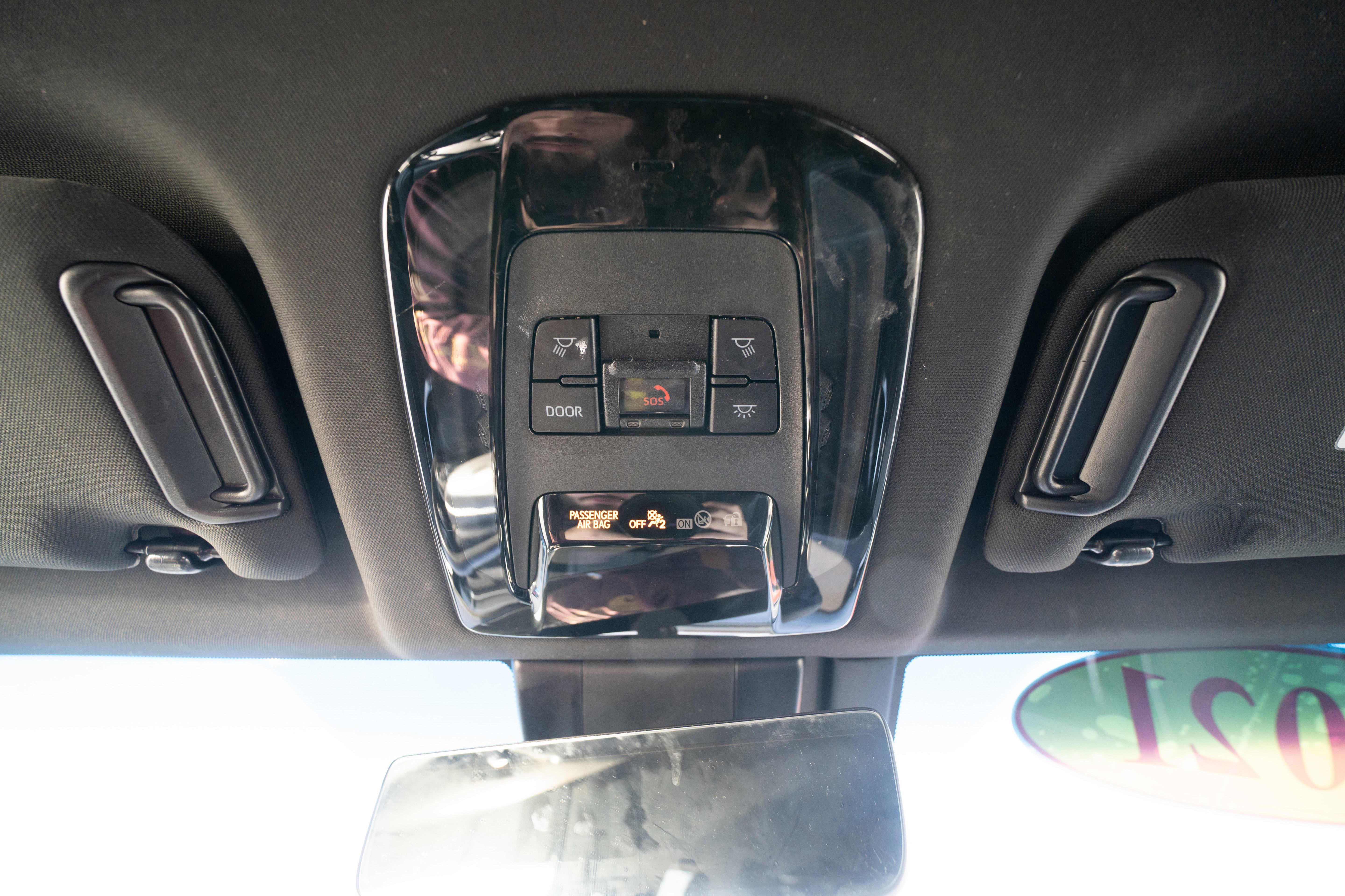 Used 2021 Toyota Venza Limited w/ Advanced Technology Package image 18