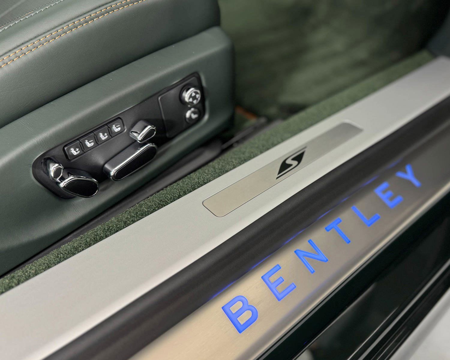 Used 2024 Bentley Continental GT S image 38