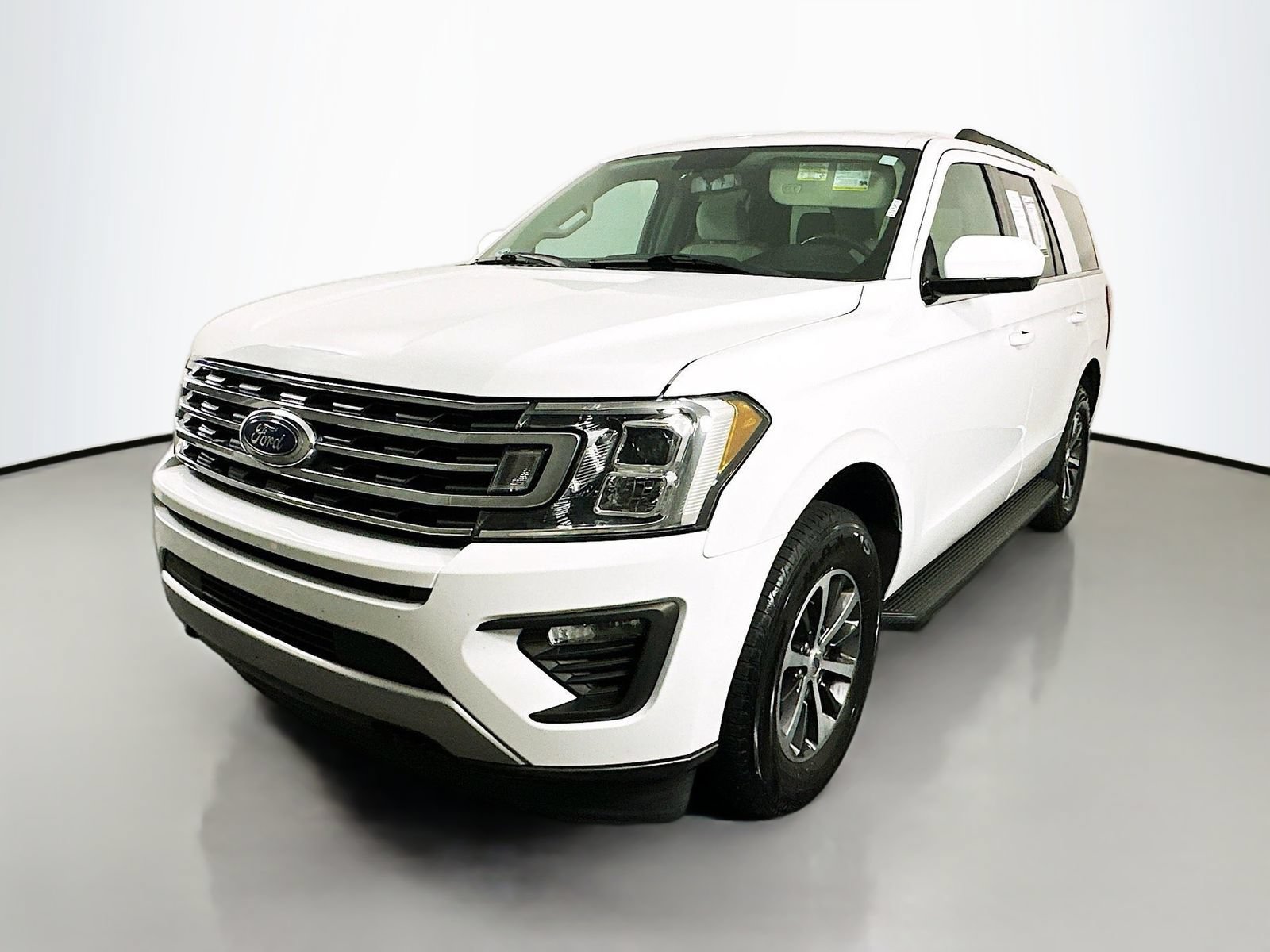 Used 2018 Ford Expedition XLT AWD/4WD image 3