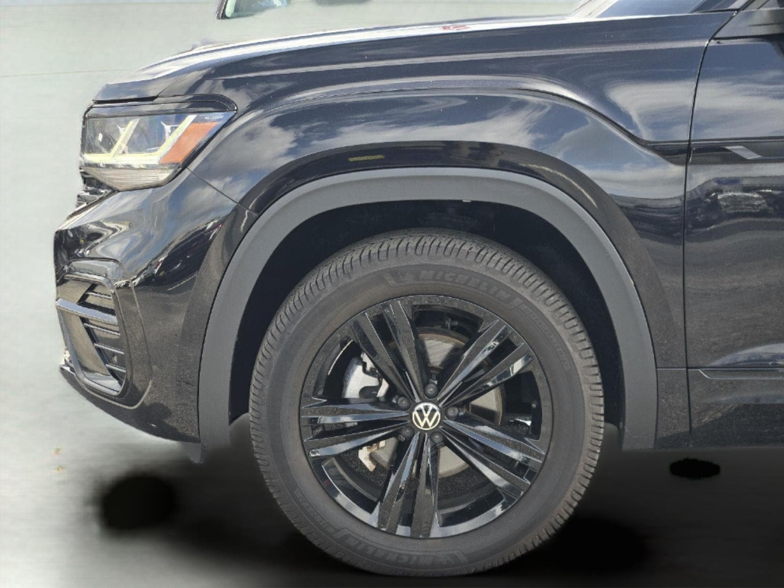Used 2022 Volkswagen Atlas SEL R-Line AWD/4WD image 9