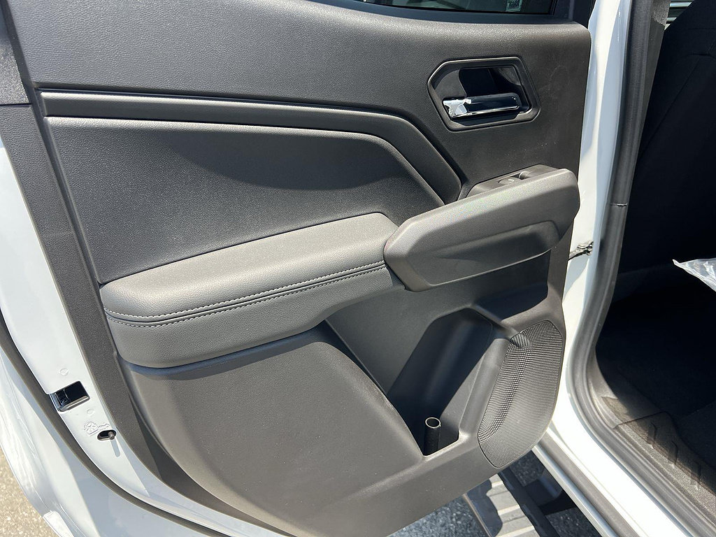 New 2026 GMC Canyon Elevation w/ LPO, Black Badging Package RWD image 24