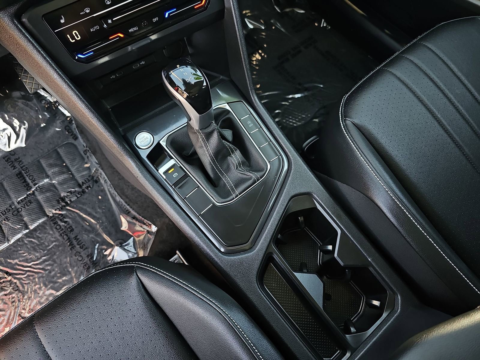 Used 2024 Volkswagen Tiguan SE w/ Panoramic Sunroof Package image 28