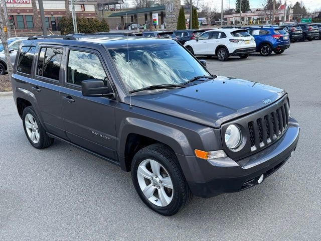 Used 2016 Jeep Patriot Latitude image 3