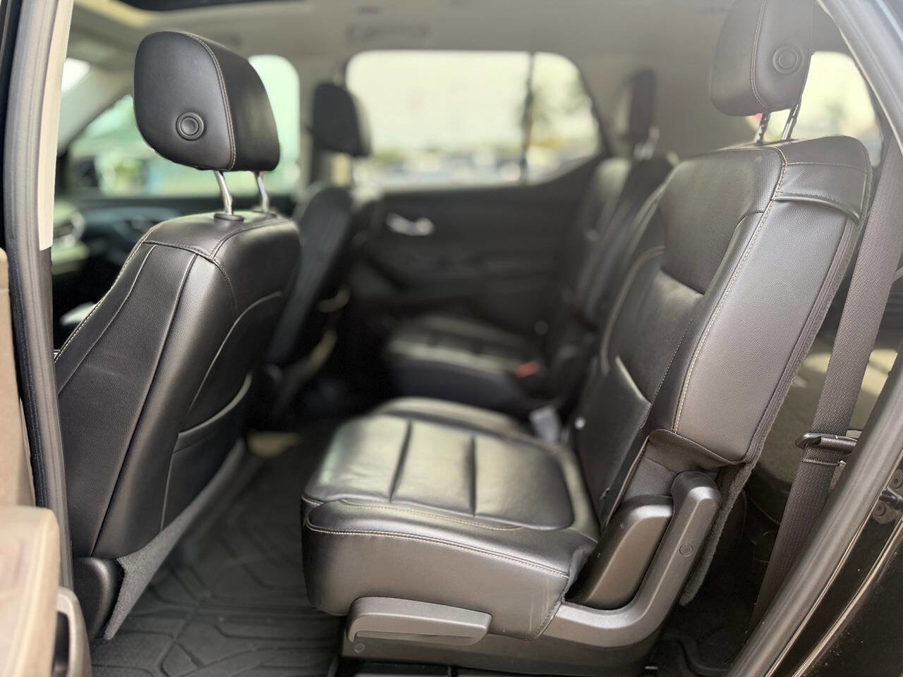 Used 2018 Chevrolet Traverse Premier w/ Driver Confidence II Package FWD image 15