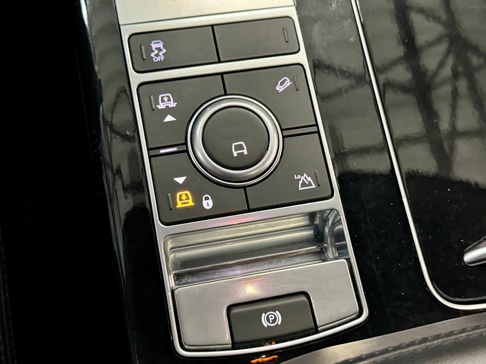 Used 2020 Land Rover Range Rover HSE image 31