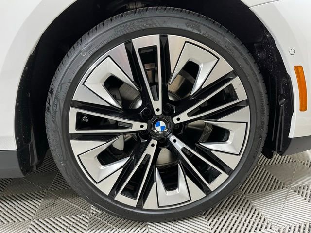 Used 2025 BMW 530i xDrive w/ Premium Package image 24