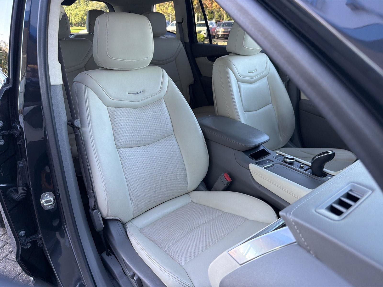 Used 2020 Cadillac XT6 Premium Luxury FWD image 37