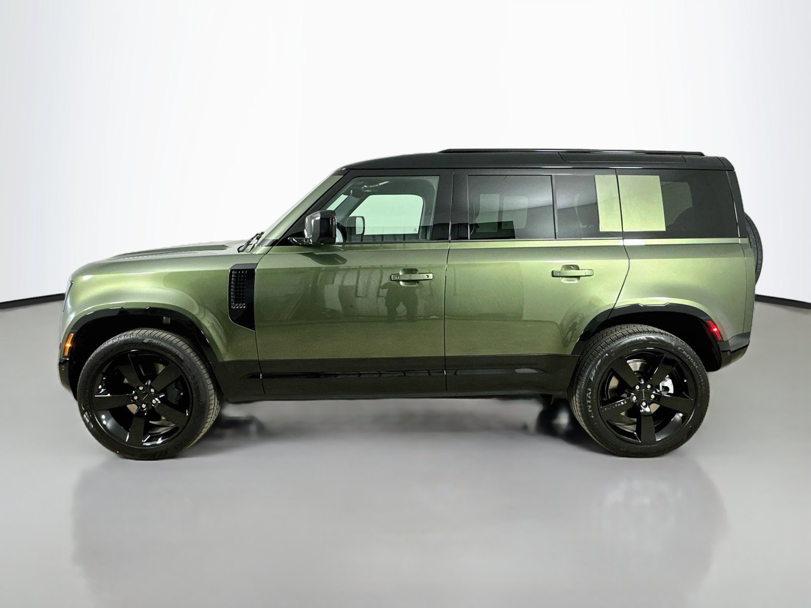 New 2026 Land Rover Defender 110 X-Dynamic SE AWD/4WD image 8