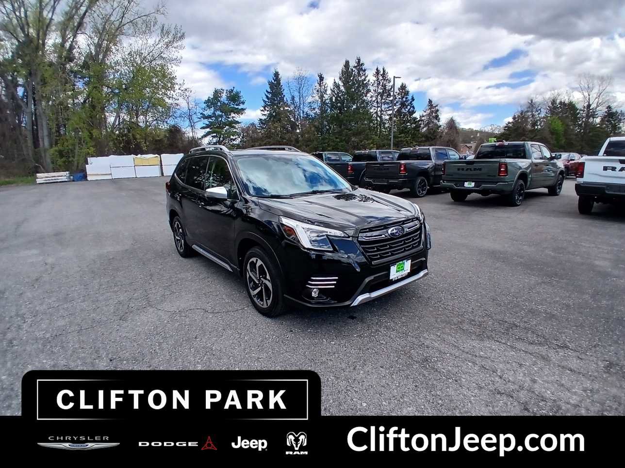 Used 2022 Subaru Forester Touring AWD/4WD image 3