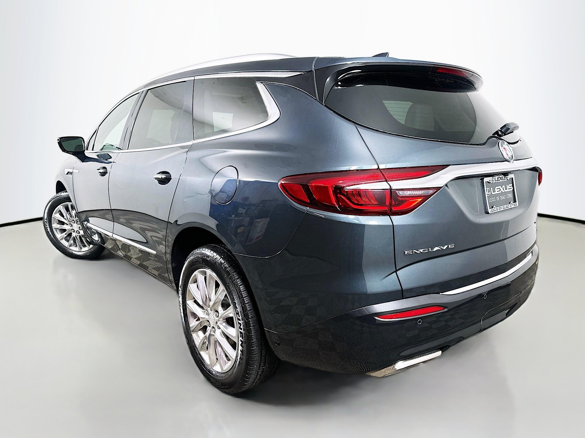 Used 2021 Buick Enclave Premium w/ Sun and Sites Package FWD image 5
