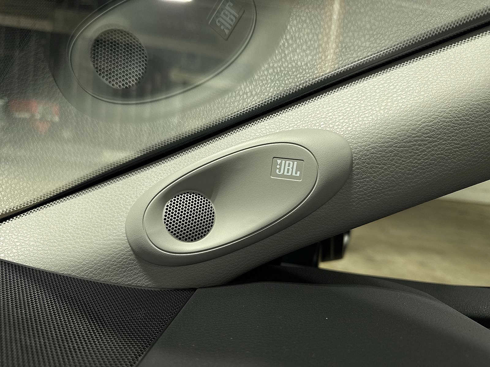 Used 2025 Toyota Camry XLE w/ Premium Plus Package image 33