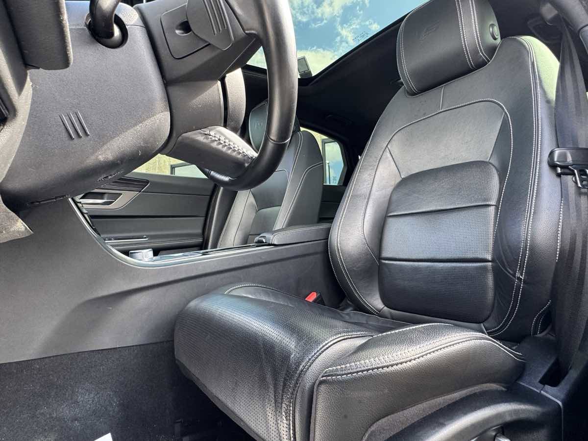 Used 2016 Jaguar XF S image 24