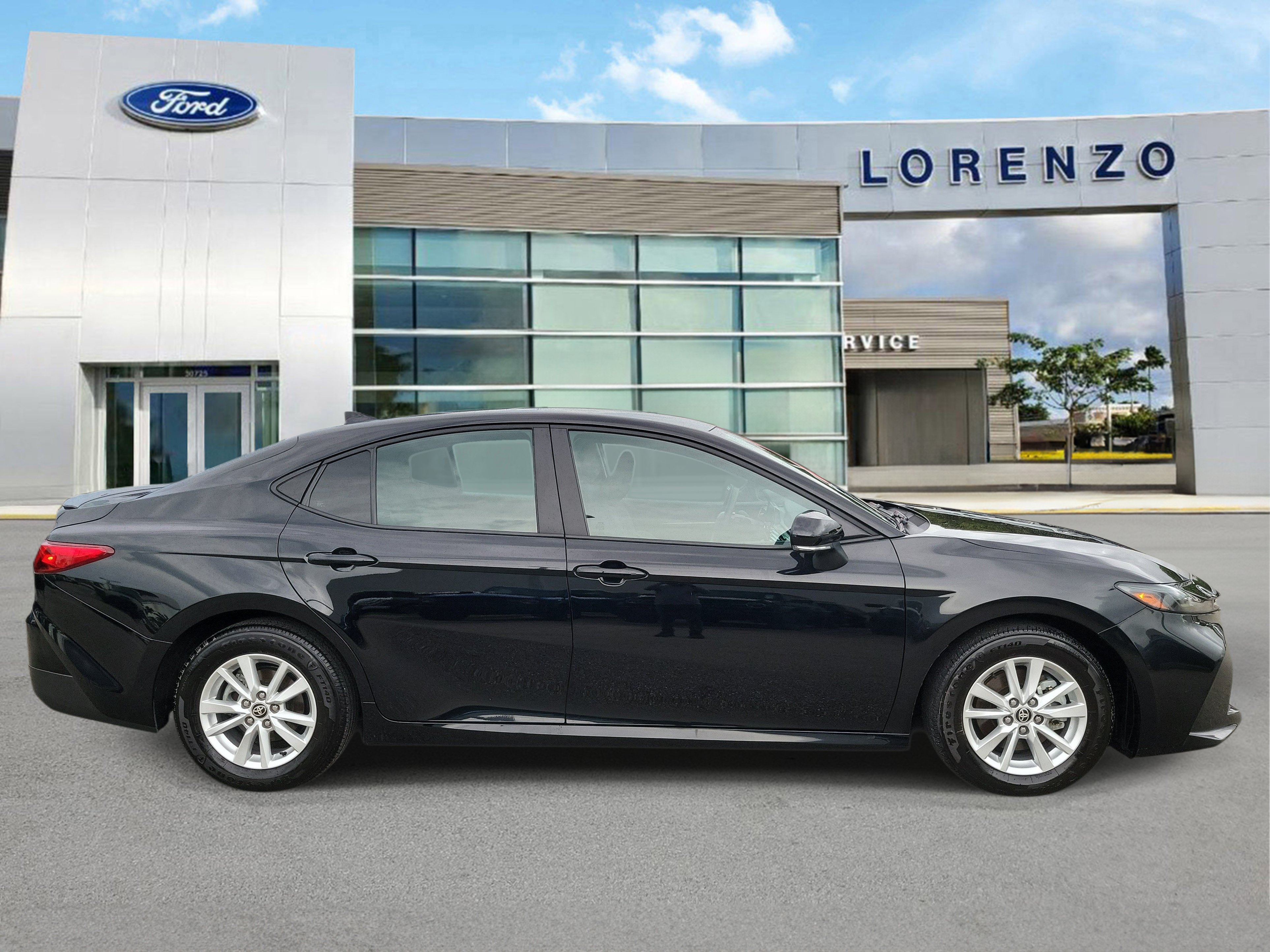 Used 2025 Toyota Camry LE w/ Convenience Package FWD image 4
