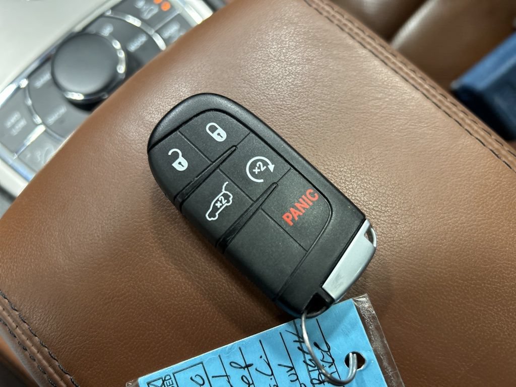 Used 2021 Jeep Grand Cherokee Overland AWD/4WD image 25