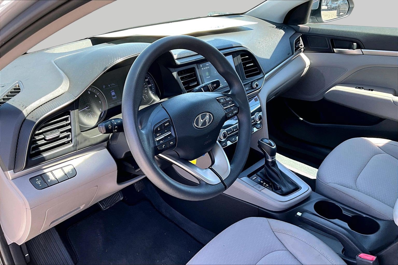 Used 2020 Hyundai Elantra SEL w/ Convenience Package (C2) FWD image 12