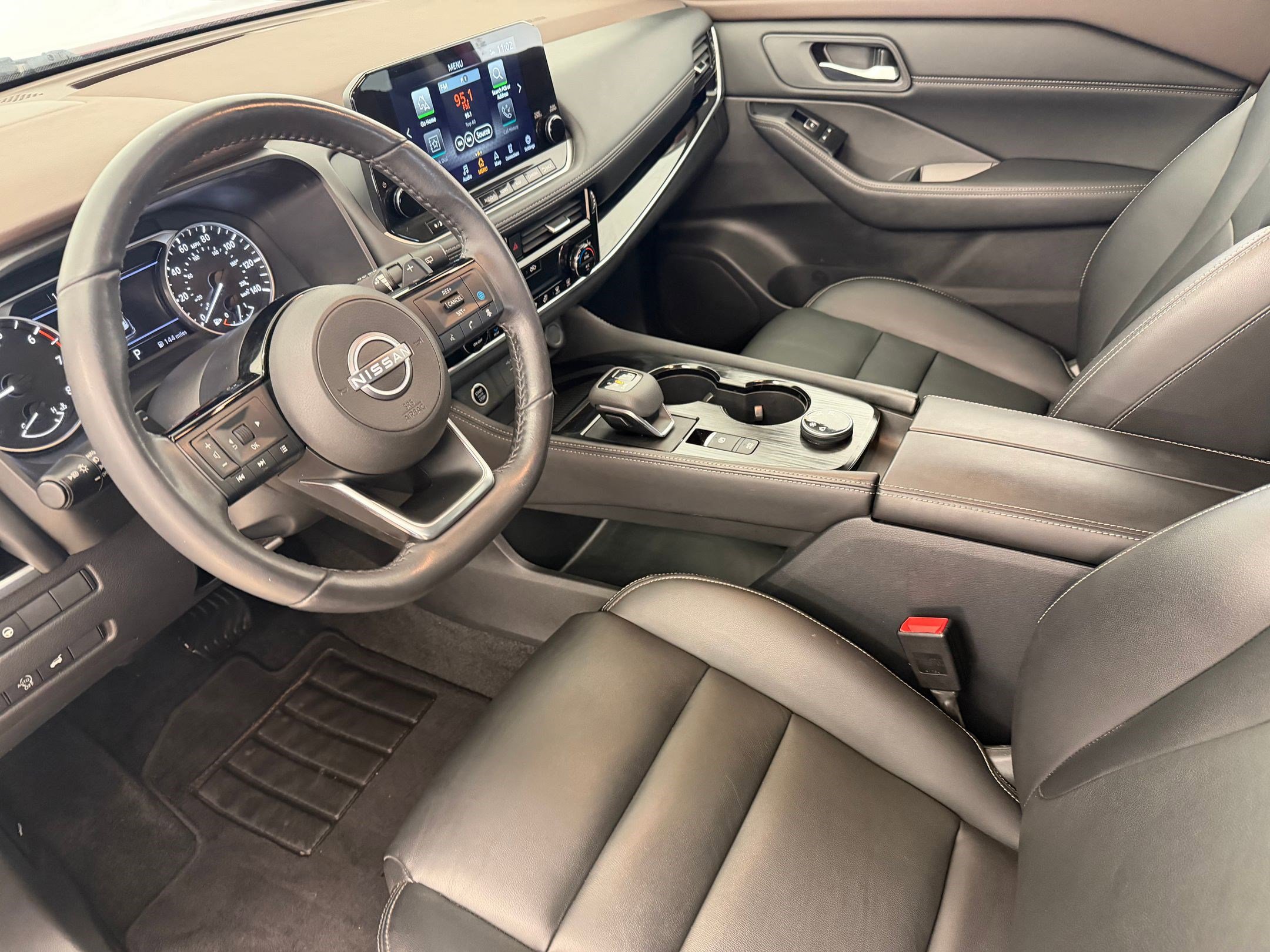 Used 2023 Nissan Rogue SL w/ SL Premium Package image 4