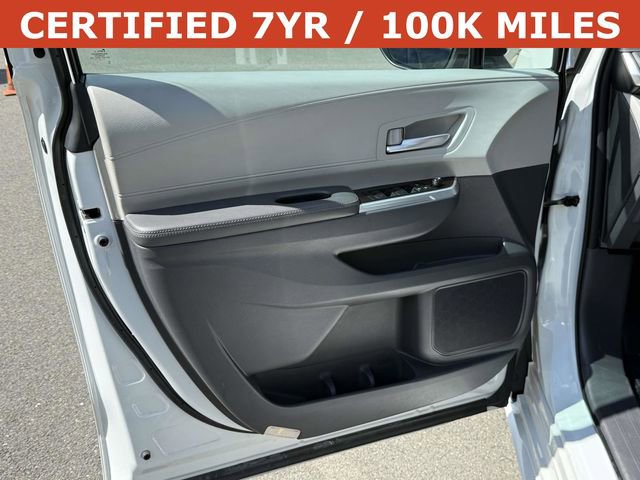 Used 2023 Toyota Sienna XLE image 13