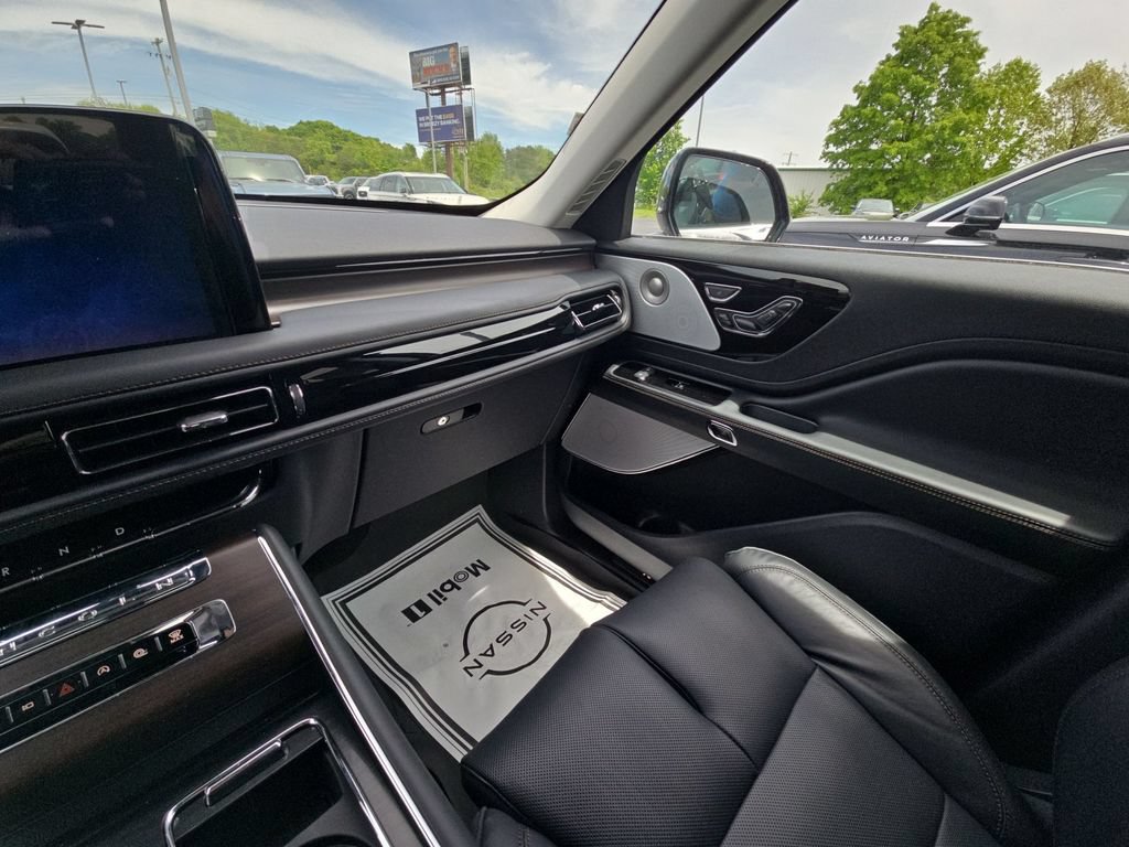 Used 2025 Lincoln Aviator Reserve w/ Equipment Group 201A AWD/4WD image 12