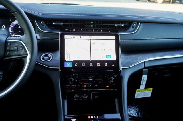 New 2025 Jeep Grand Cherokee Limited w/ Black Appearance Package image 12