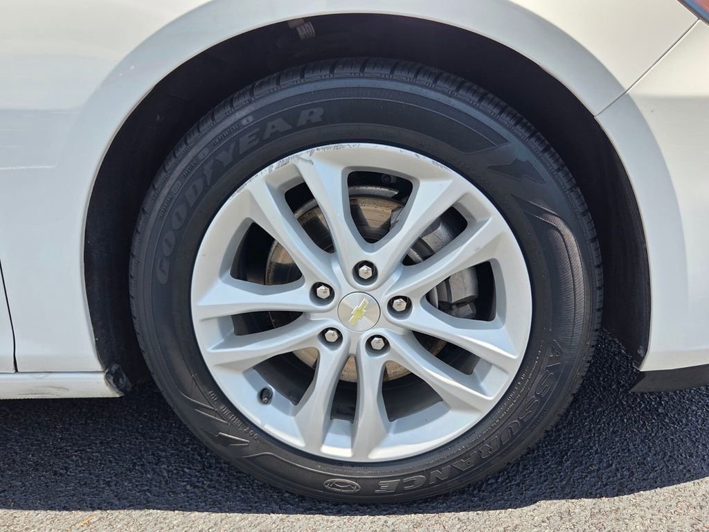 Certified 2018 Chevrolet Malibu LT w/ LPO, Convenience Package 2 FWD image 9