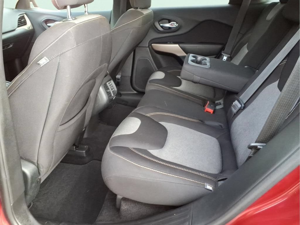 Used 2017 Jeep Cherokee Sport FWD image 17