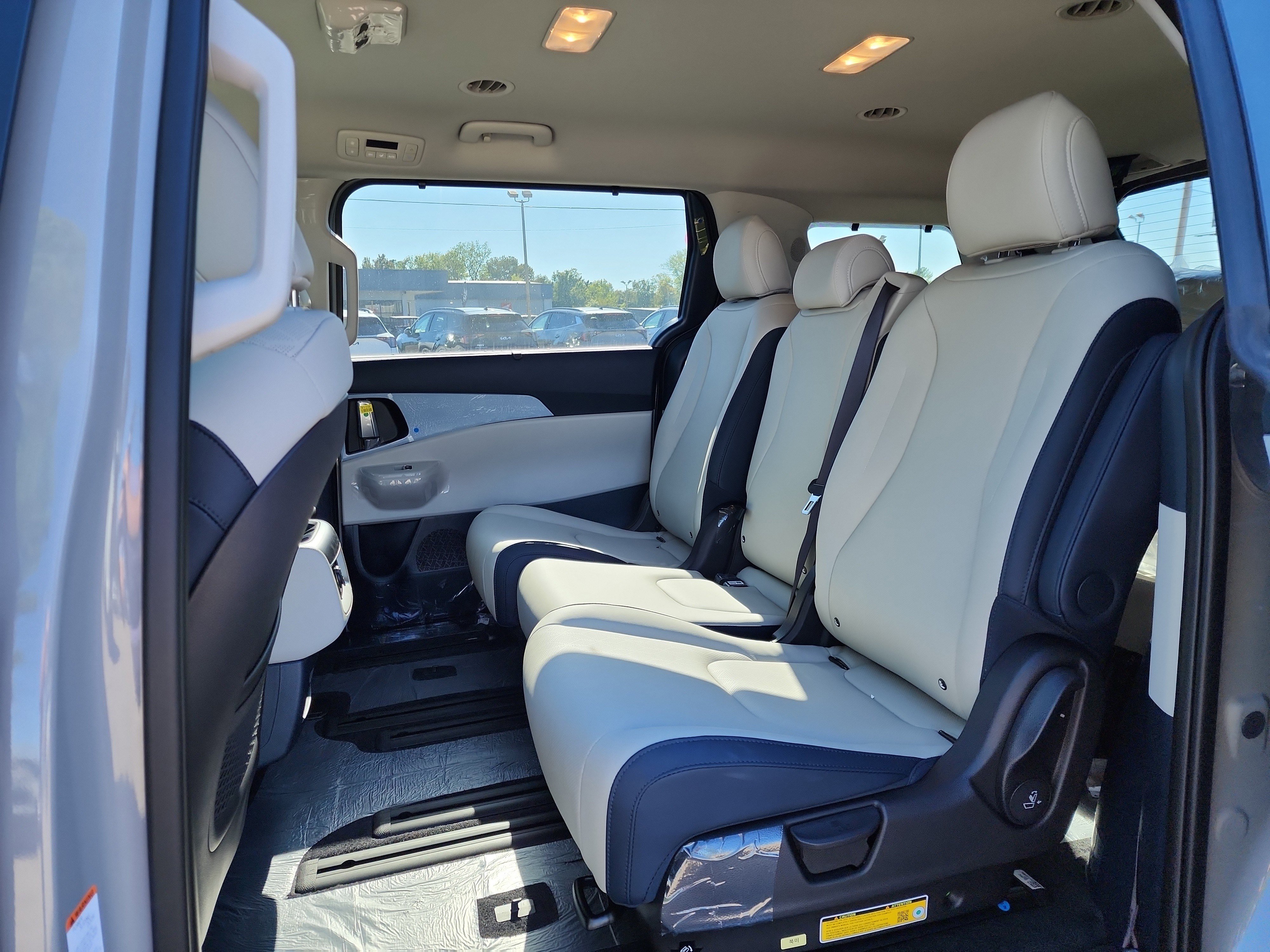 New 2026 Kia Carnival EX image 6