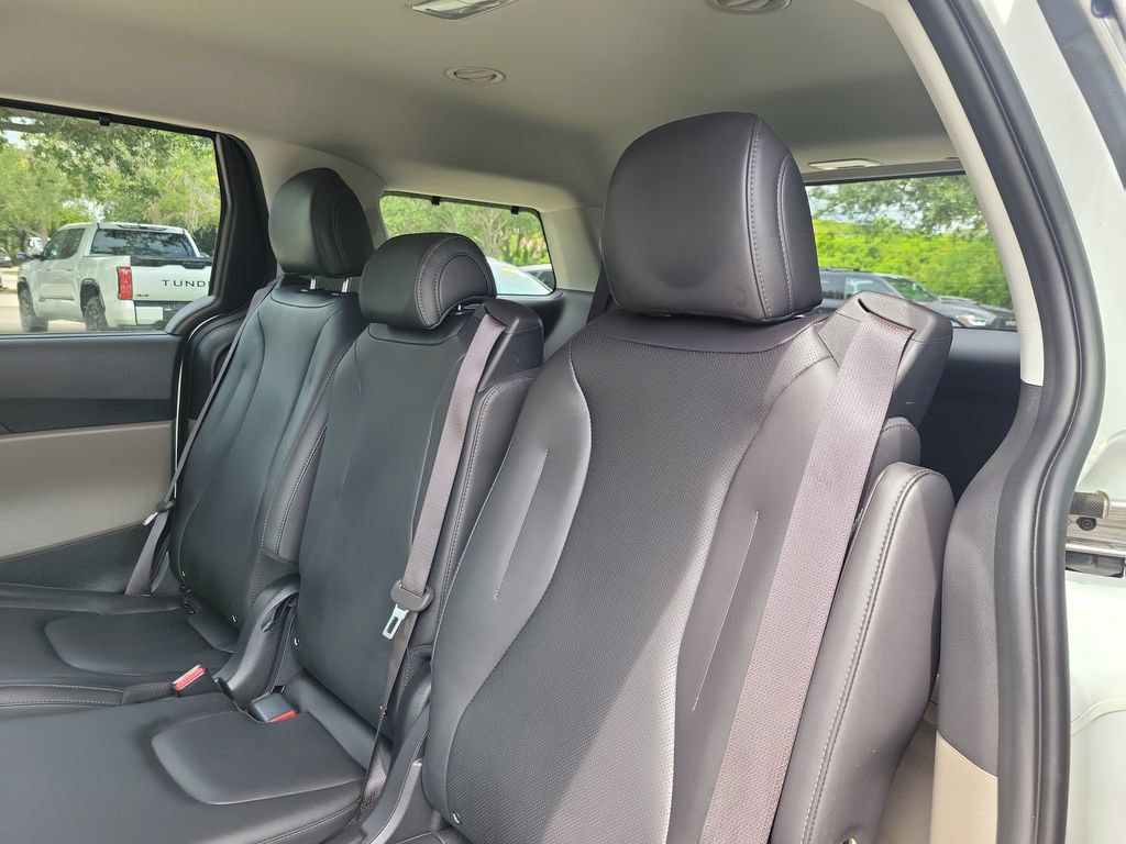 Certified 2025 Kia Carnival EX FWD image 22