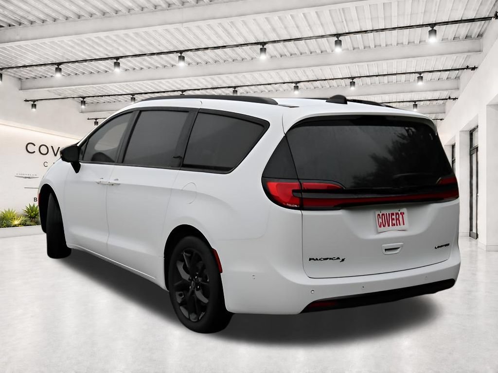 Used 2025 Chrysler Pacifica Limited FWD image 4