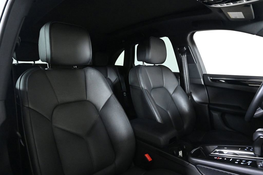 Used 2026 Porsche Macan AWD/4WD image 18